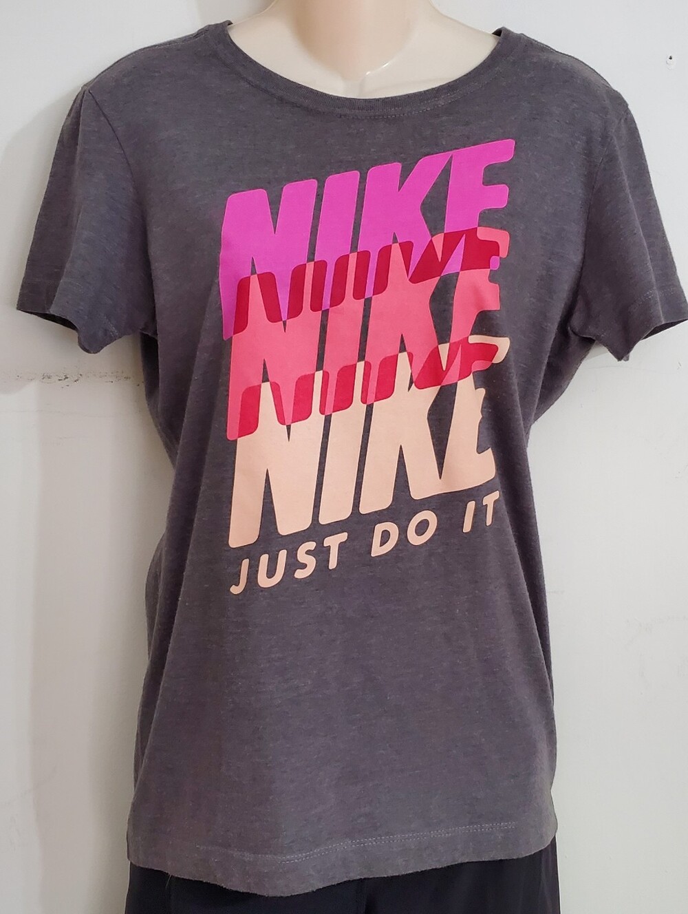 Nike Stacked Logo Tee Women's Medium Gray Slim Fit T-Shirt